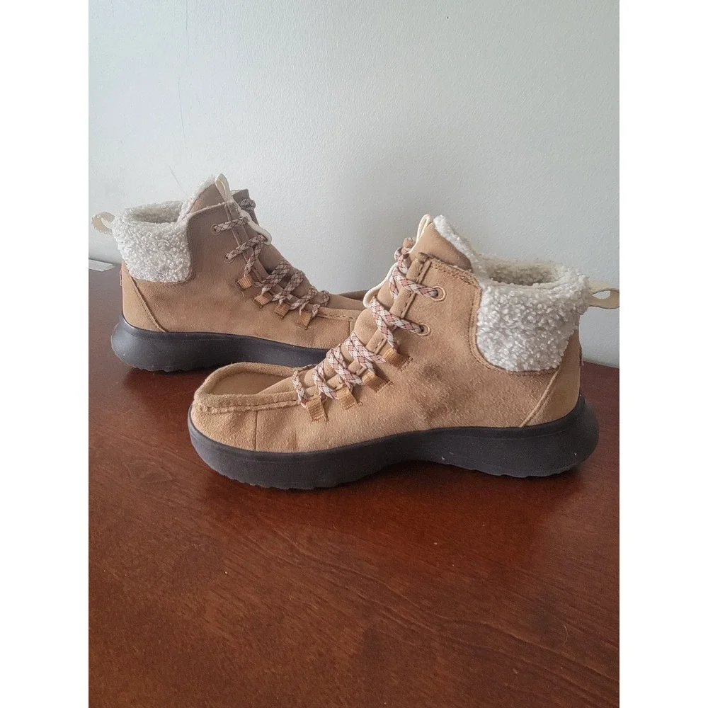 Hey Dude Wendy Peak Women's 10M Lined No Tie Ankle Boot Canvas Tan Black Outdoor